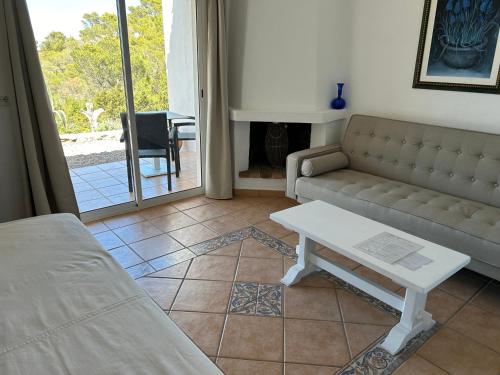 Posezení v ubytování Hostal Cala Moli