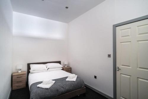 Ένα ή περισσότερα κρεβάτια σε δωμάτιο στο Centrally Located 1 Bed Blackburn Apartment
