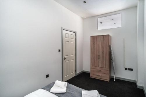 Ένα ή περισσότερα κρεβάτια σε δωμάτιο στο Centrally Located 1 Bed Blackburn Apartment