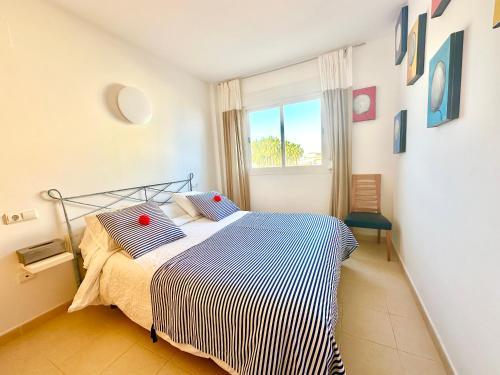 a bedroom with a bed with two pillows on it at appartement bord de mer 15 mn de Dénia in El Verger