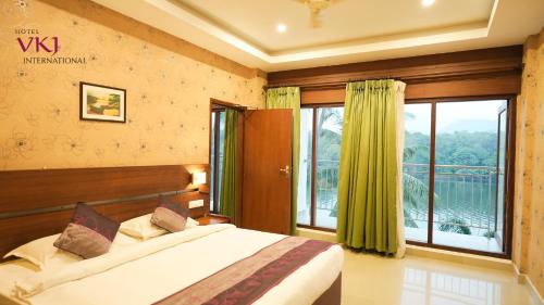 Ένα ή περισσότερα κρεβάτια σε δωμάτιο στο Hotel VKJ International Kuttampuzha