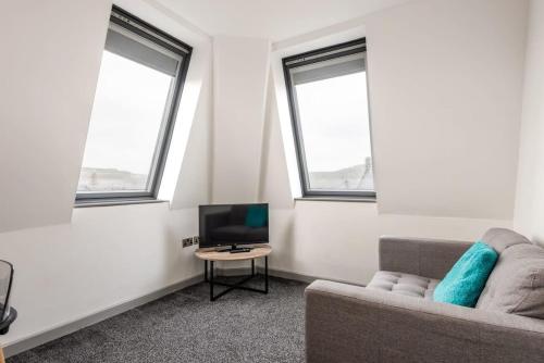 Χώρος καθιστικού στο Modern 1 Bed Budget Apartment in Central Halifax