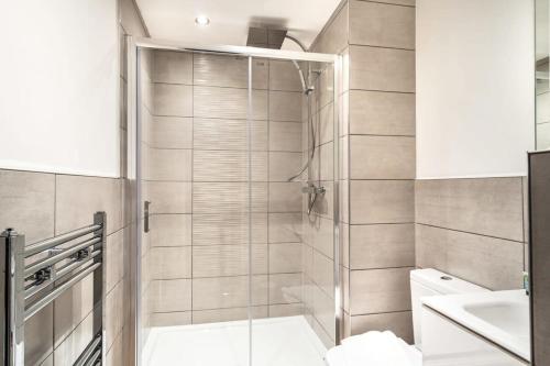 Et badeværelse på StayZeni, Alexandra Rise Manchester 2 Bed Flat