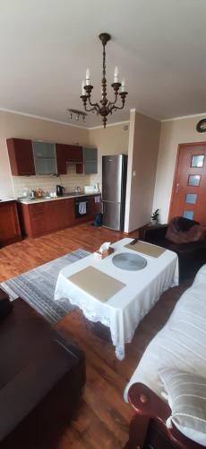 a large room with a bed and a kitchen at Apartament Piernikowy in Toruń