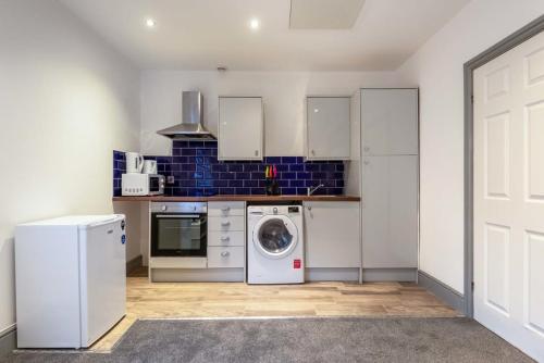 a kitchen with a washing machine and a washer at Contemporary 1 Bed Budget Apartment in Darlington in Darlington