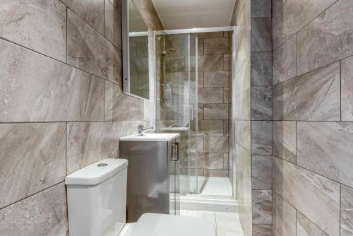 Kylpyhuone majoituspaikassa Cosy 1 Bed Budget Flat in Central Darlington