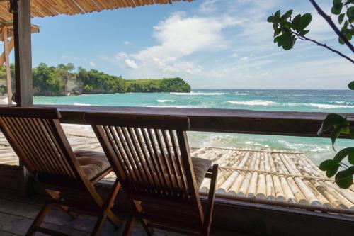 En balkong eller terrasse på Beachfront - The Surf Lodge