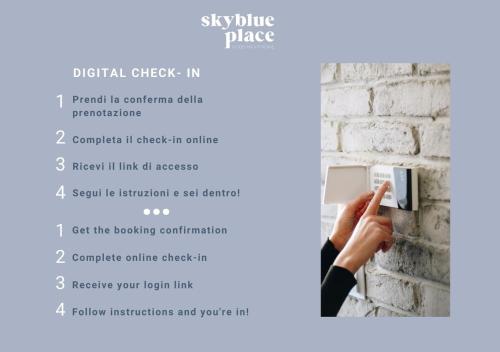 ローマにあるSky Blue Place Romeのスイッチを持つ手で作られたアドビ壁のスクリーンショット