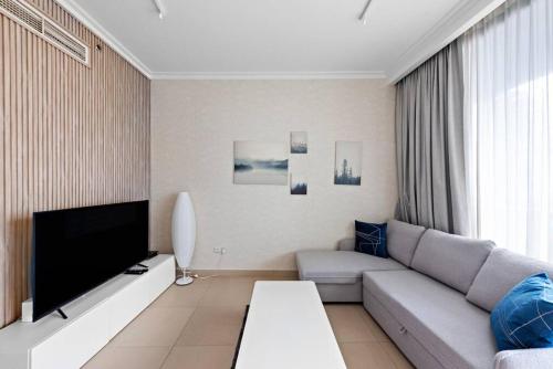 Luxury 1BR Skyline & Sea Views Walk to Dubai Mall & Burj Khalifa