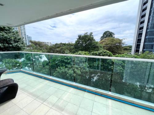 Balcony o terrace sa Cosy Beach View Condominium