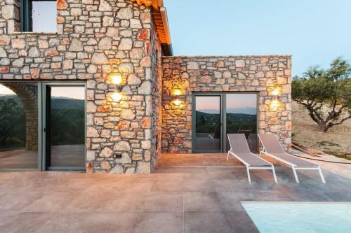 Bazén v ubytovaní Gerakada Exclusive-Seaview Villa with Private Pool alebo v jeho blízkosti