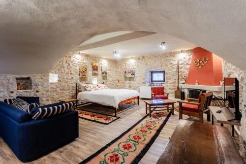 Postel nebo postele na pokoji v ubytování Arcadia Getaway - Levidi Sani 11 Studio