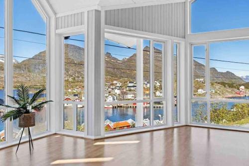 O vedere a piscinei de la sau din apropiere de Lofoten Panorama 5 min from Reinebringen and Bodø ferry