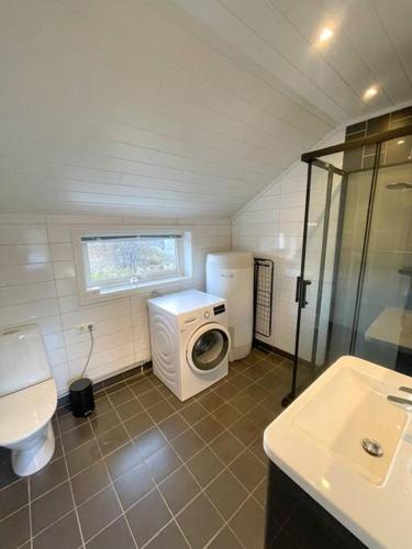 Ένα μπάνιο στο Panorama X Apartment 5 min from Reine, Hamnøy and Bodø ferry