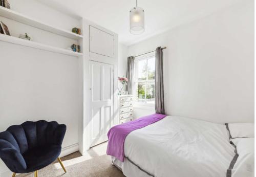 a bedroom with a bed and a chair at Arragon in Streatham Vale