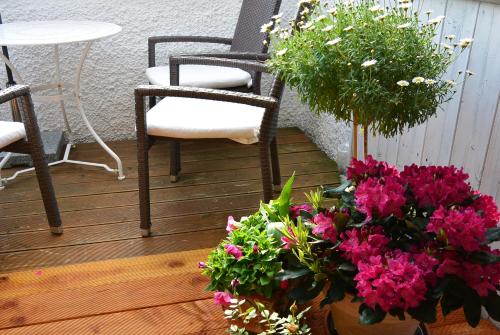 Κήπος έξω από το 3-Zi Atelierdachwohnung mit Bergblick Seenähe und 2 Loggia