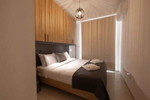 a bedroom with a large bed in a room at 2Bed flat w shared heated pool in MLH by Homely! in Mellieħa