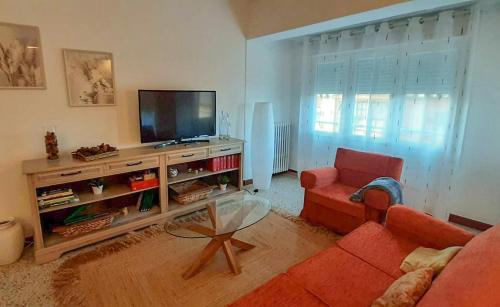 Μια τηλεόραση ή/και κέντρο ψυχαγωγίας στο La Panaderia 8 PAX, terraza exterior