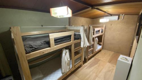 Postel nebo postele na pokoji v ubytování BRIDGE Share House