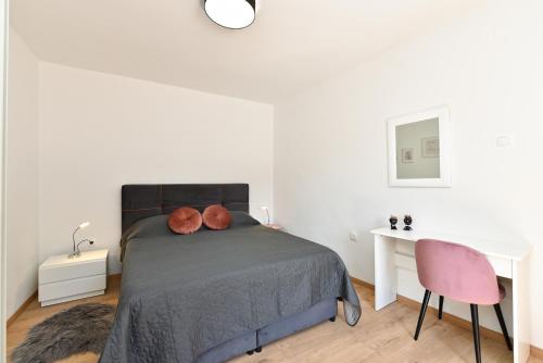 Postel nebo postele na pokoji v ubytování Apartment Riva Rabac 1825