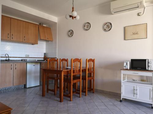 O bucătărie sau chicinetă la Marina 1