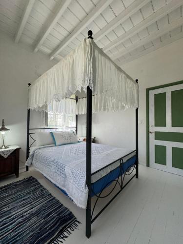 Ένα ή περισσότερα κρεβάτια σε δωμάτιο στο Patmos Villas