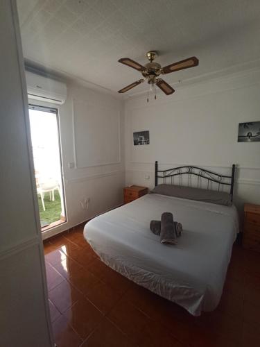 a bedroom with a bed and a ceiling fan at Casa Alkabir Campello in El Campello