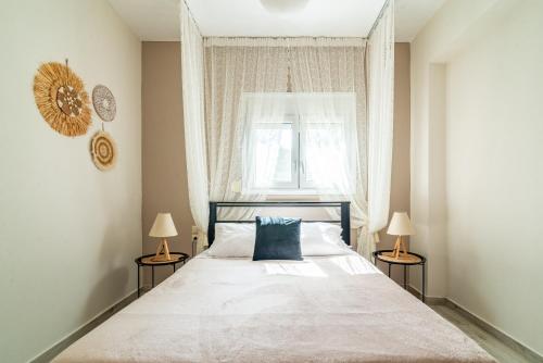 a bedroom with a large bed with two lamps at The Holiday House 2 in Kavrokhórion