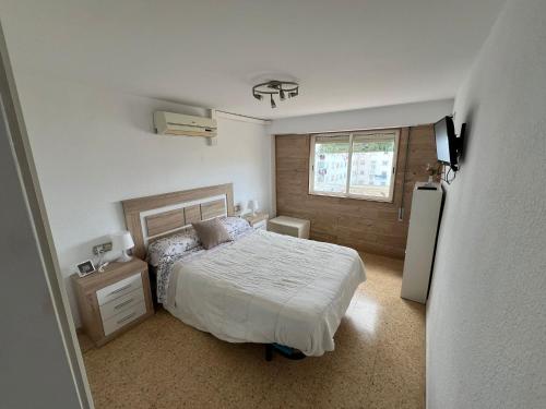 a small bedroom with a bed and a window at RMN Tavernes in Tabernes Blanques