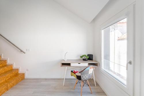 a desk and chair in a room with a window at GuestReady - Aveiro's Hidden Gem in Aveiro
