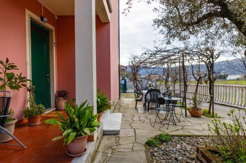 a patio with a table and chairs on a house at Affittacamere l'Aurora in Ceparana