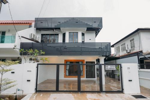 Bangunan di mana terletaknya vila ini