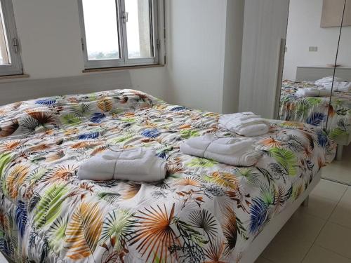 a bed with pillows on it in a room at IRIS Bilocale Centro Città in Busto Arsizio