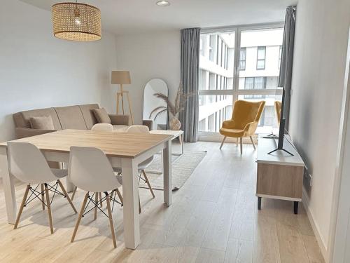 Jacinto Benavente 15, 5A con Parking gratis by YBH