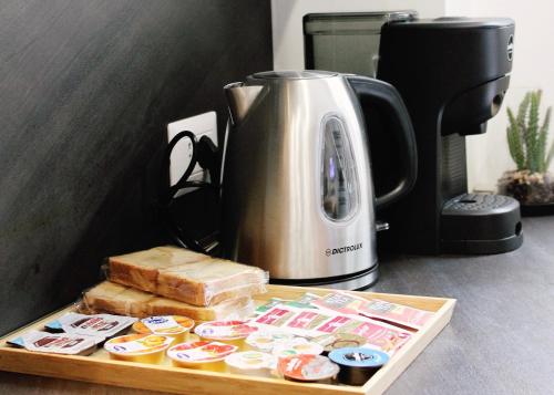a cutting board with bread and a coffee maker at Alivi Indipendent Apartment in Brindisi
