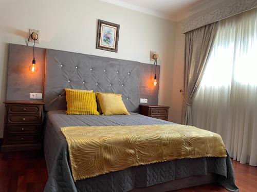 Giường trong phòng chung tại Cozy Guest House Albergaria