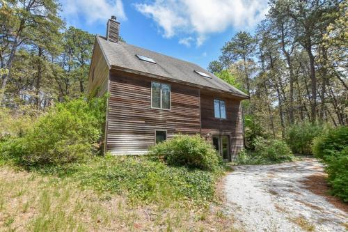 an old house in the middle of a dirt road at 15 Min Walk to Beach w Kayaks in Wellfleet