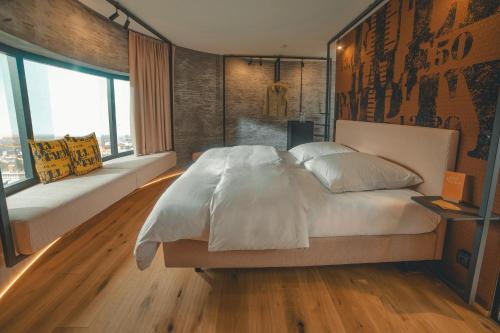 Łóżko lub łóżka w pokoju w obiekcie John & Will Silo-Hotel by Guldsmeden