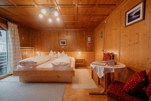 Postel nebo postele na pokoji v ubytování Hotel-Pension Faneskla