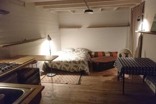 a room with a bed and a table in it at cabane in Ile d'Arz