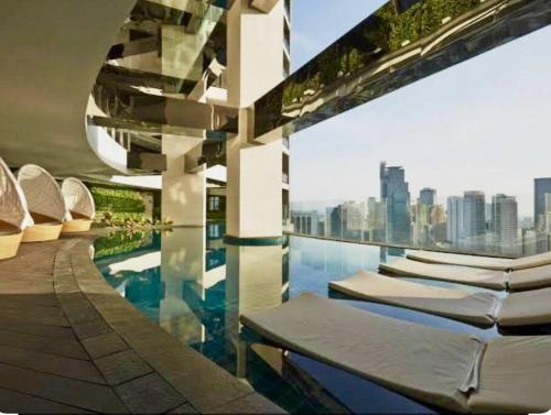 馬尼拉的住宿－Kaiyana Apartments，市景游泳池