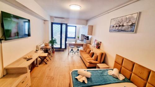 a living room with a couch and a table at Mandala - Studiouri si Apartamente in Eforie Nord