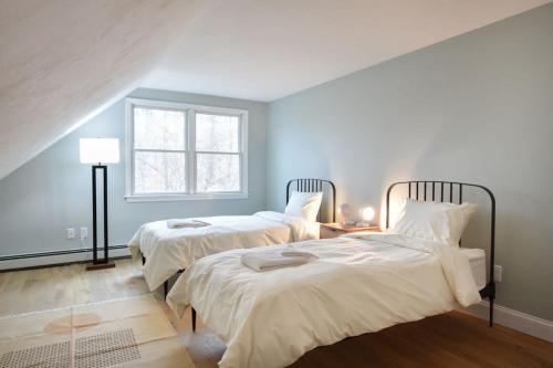 Ein Bett oder Betten in einem Zimmer der Unterkunft Spacious Home with Private In-Ground Pool