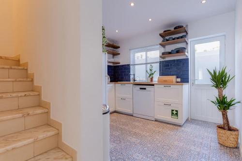 Townhouse with Stunning Sea Views and Terrace