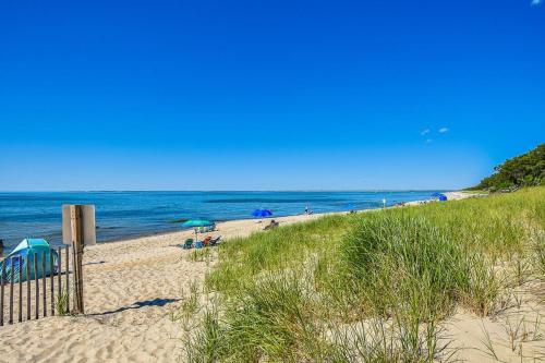 a beach with people on the sand and the ocean at Steps to Freshwater Beach Kayaks Sauna in Brewster