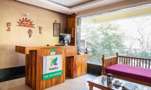 TV a/nebo společenská místnost v ubytování Treebo The Anchorage Malviya Nagar