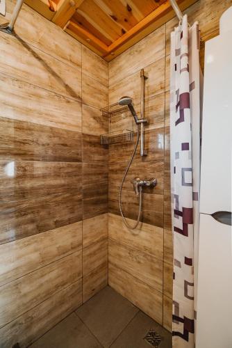 Un baño de Domki u Kamyka