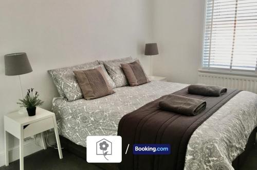 Netley Village Apartment By Your Stay Solutions Short Lets & Serviced Accommodation Netley Southampton With Free Wi-Fiの見取り図または間取り図