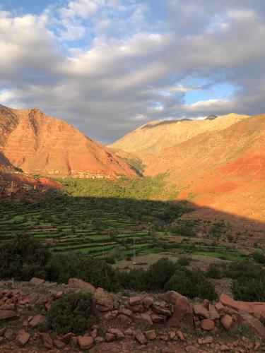 a view of a valley with mountains in the background at Guest House Tigminou in Setti Fatma