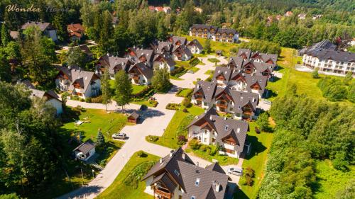 Wonder Home - Domki górskie na osiedlu dozorowanym, z kominkami i placem zabaw